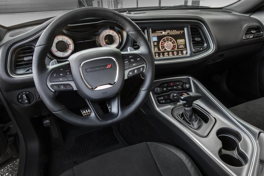 Интерьер Dodge Challenger T/A 392 2016 года  (фото 6 из 25)